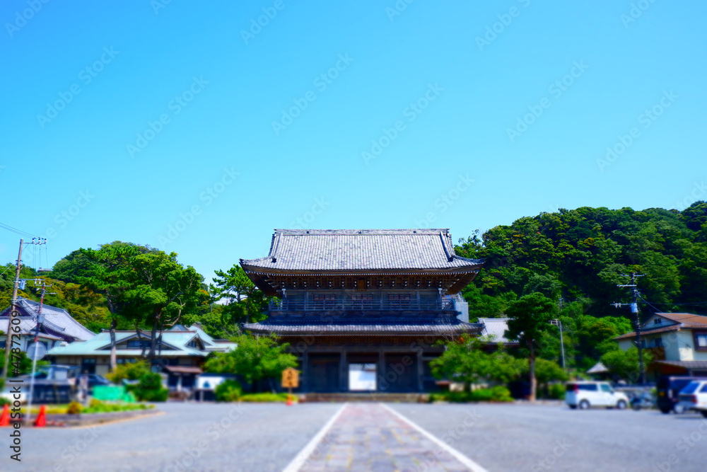 鎌倉市材木座の浄土宗大本山、光明寺の山門