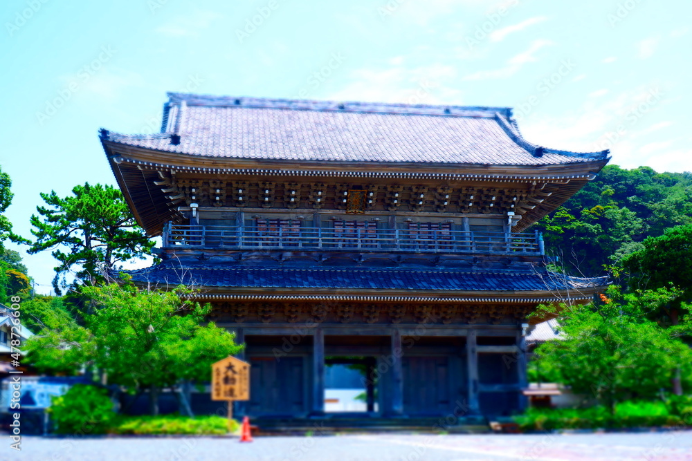 鎌倉市材木座の浄土宗大本山、光明寺の山門