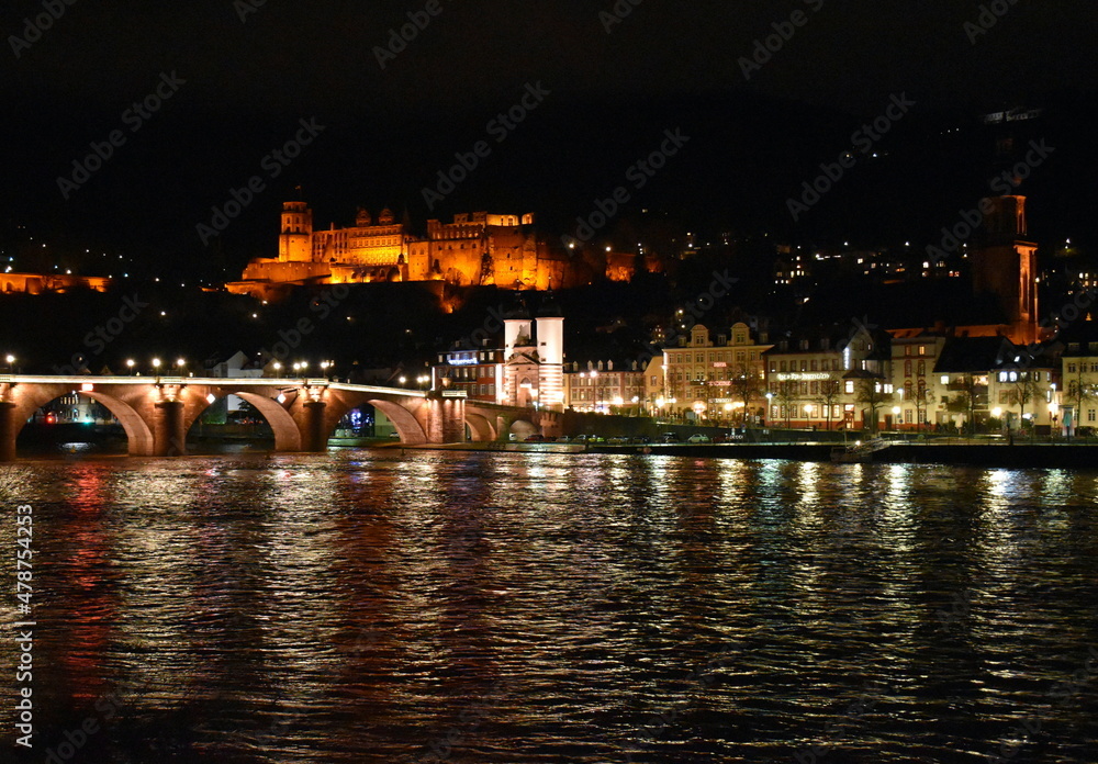 Alte Brücke und Schloss Heidelberg bei Nacht