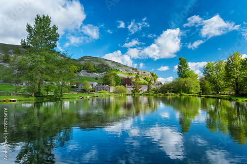 Photos Kilnsey crag and trout farm, yorkshire dales, england.