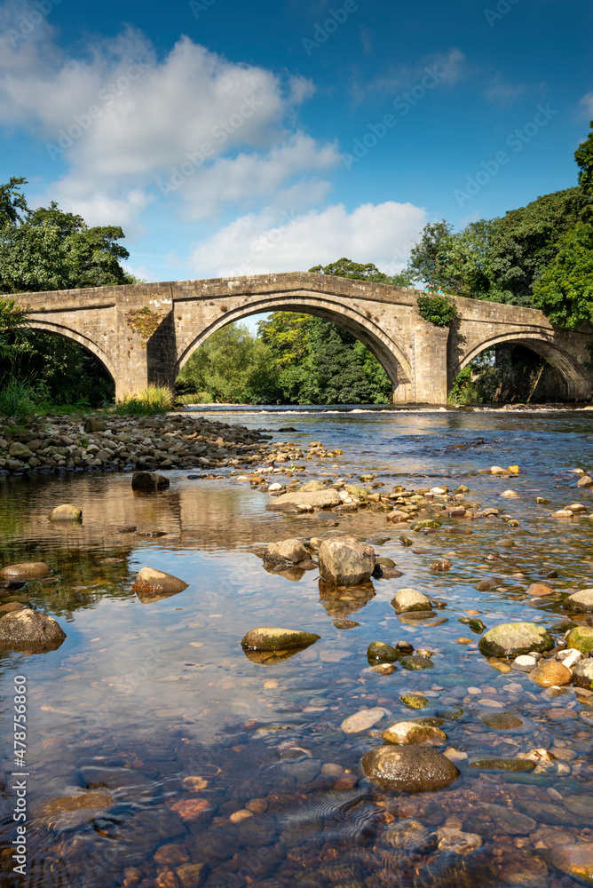 Fototapeta premium Ilkley old packhorse bridge, bradford, west yorkshire