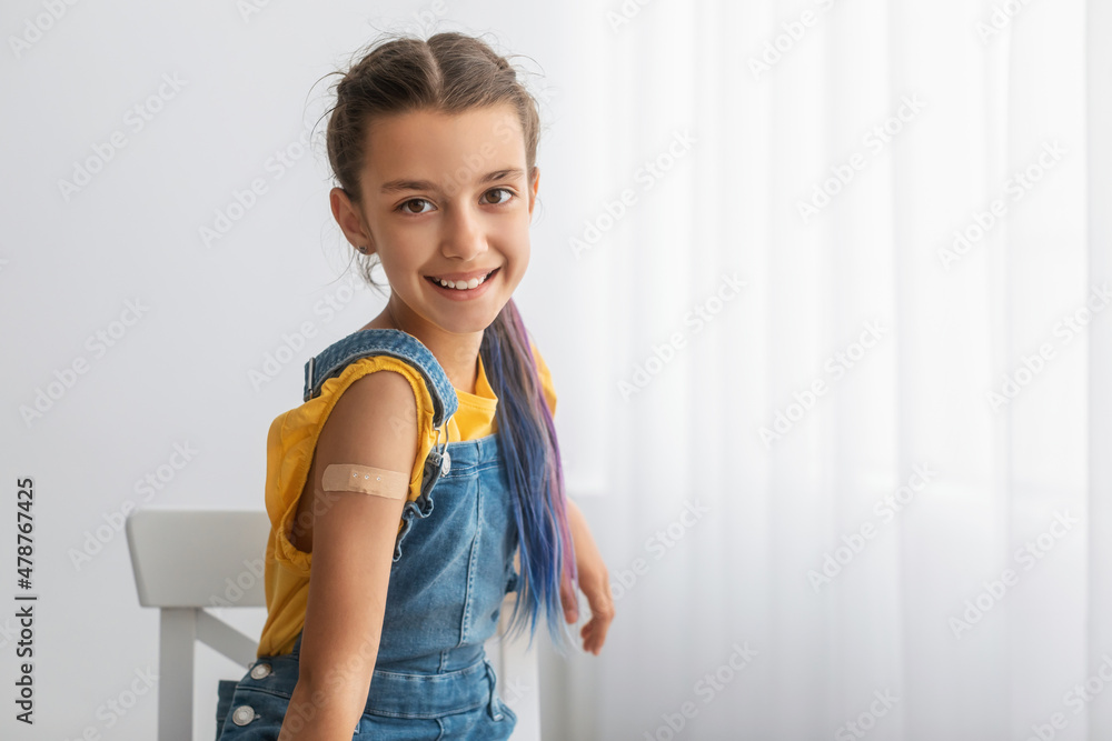 Happy Vaccinated Teen Girl Showing Shoulder After Inoculation - obrazy, fototapety, plakaty 