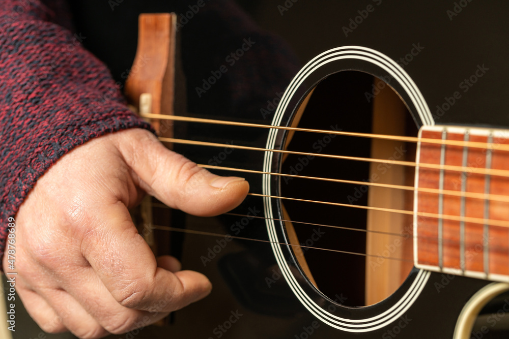 Fototapeta premium man playing guitar