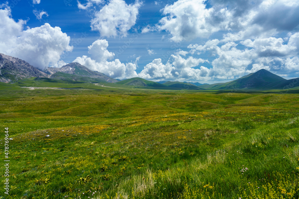 Fototapeta premium Mountain landscape at Gran Sasso Natural Park, in Abruzzo, Italy