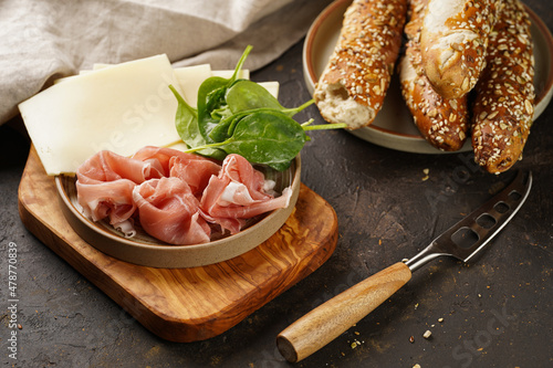 Φωτογραφία Savoury breakfast ingredients: brown lye bread sticks garnished with oats , pork