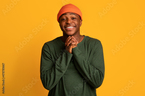 Obraz na plátně Young black guy pleading and asking for something with clasped hands