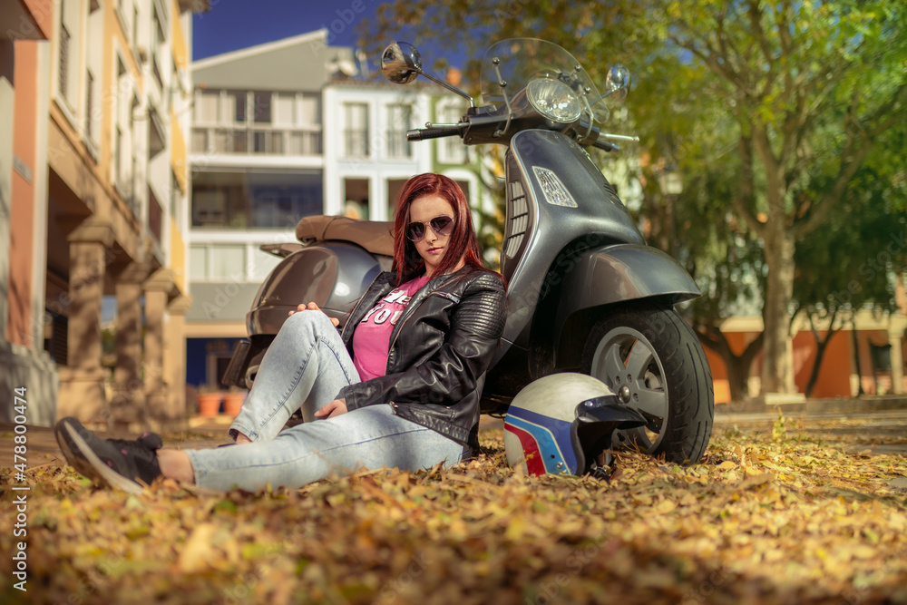 Εκτύπωση καμβά Motor Skuter Dziewczyna Kobieta Laska