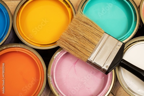 Choose cool or neutral colors, such as light blue, white, and light gray.