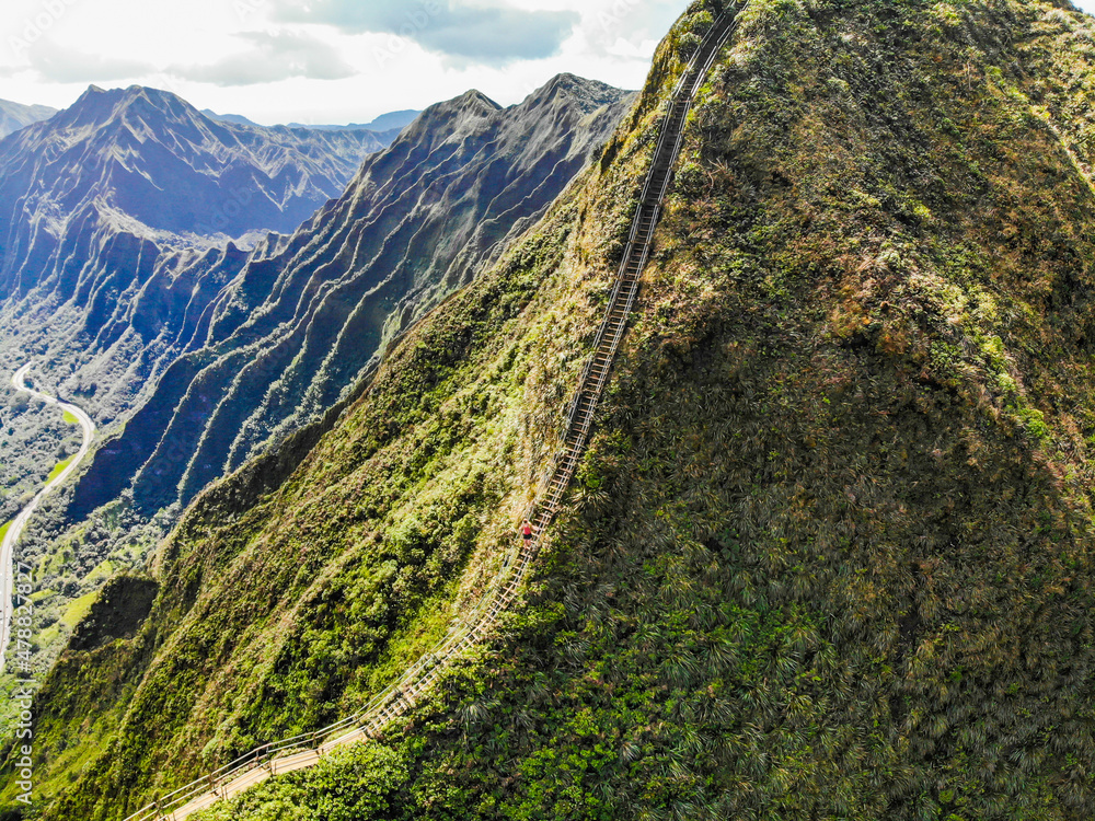 Φωτογραφία The Stairway to Heaven AKA The Haiku Stairs Hike in Oahu, Hawaii.