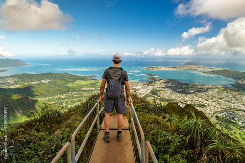 Fotografía The Stairway to Heaven AKA The Haiku Stairs Hike in Oahu, Hawaii.