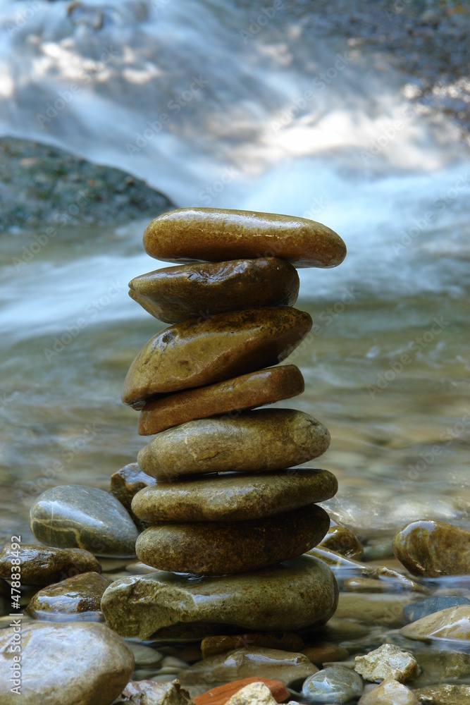 steine balance gestapelt wasserfall steine balance gestapelt wasserfall