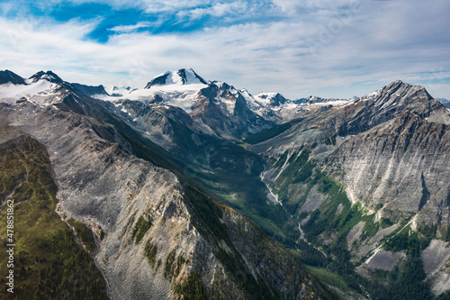 Fototapeta Naklejka Na Ścianę i Meble -  Sorcerer Mountains Selkirks BC Canada