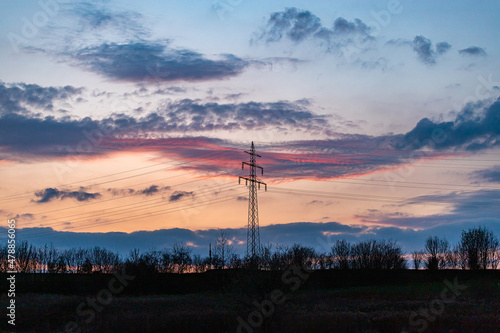 Strommasten im Abendhimmel