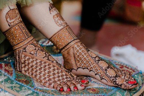 henna on hands