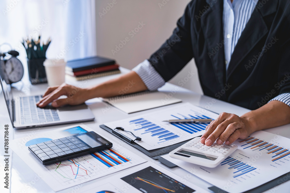 Asian female finance staff Is explaining the performance from the company's rapidly growing bar graph this year. To his boss On the desk at the office, Finance concept Asian female finance staff Is explaining the performance from the company's rapidly growing bar graph this year. To his boss On the desk at the office, Finance concept