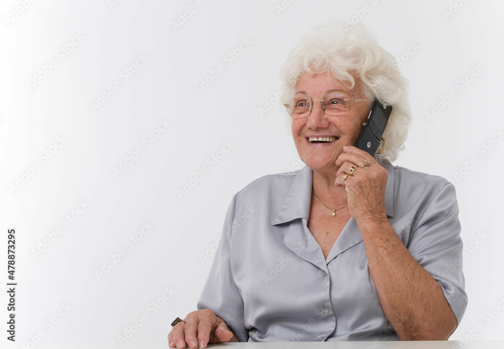 Seniorin mit Handy Seniorin mit Handy