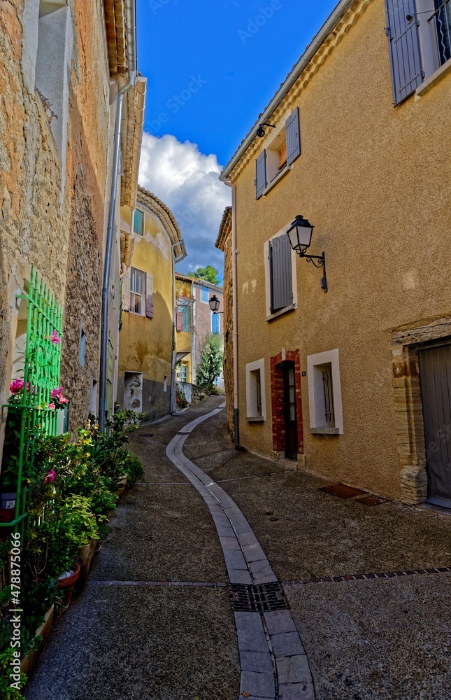 Ruelle de Beaumes-de-Venise, Provence-Alpes-Côte d'Azur, France
