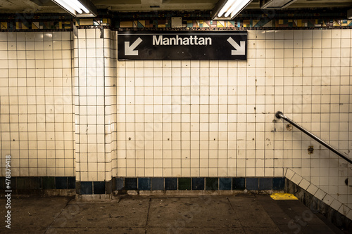 sign of new york city subway entrance 
