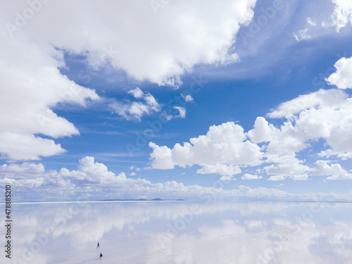 Salar de Uyuni con nubes y espejos photo