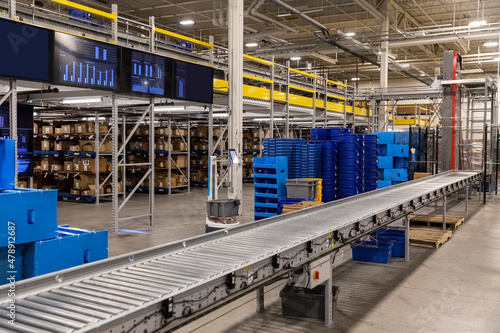 E-Commerce Warehouse conveyor belt photo