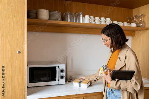 woman getting ready to lunchtime