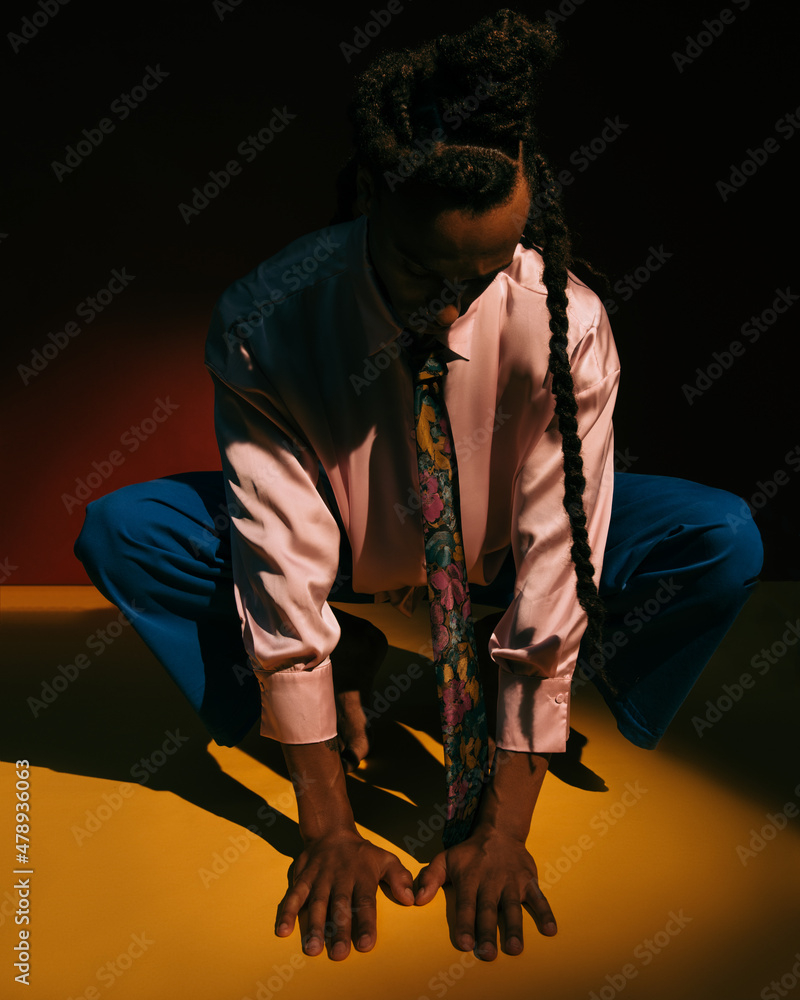 © Angelina Popova/Stocksy - On pose © Angelina Popova/Stocksy - On pose