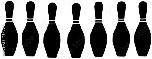 横に並ぶボウリングのピン