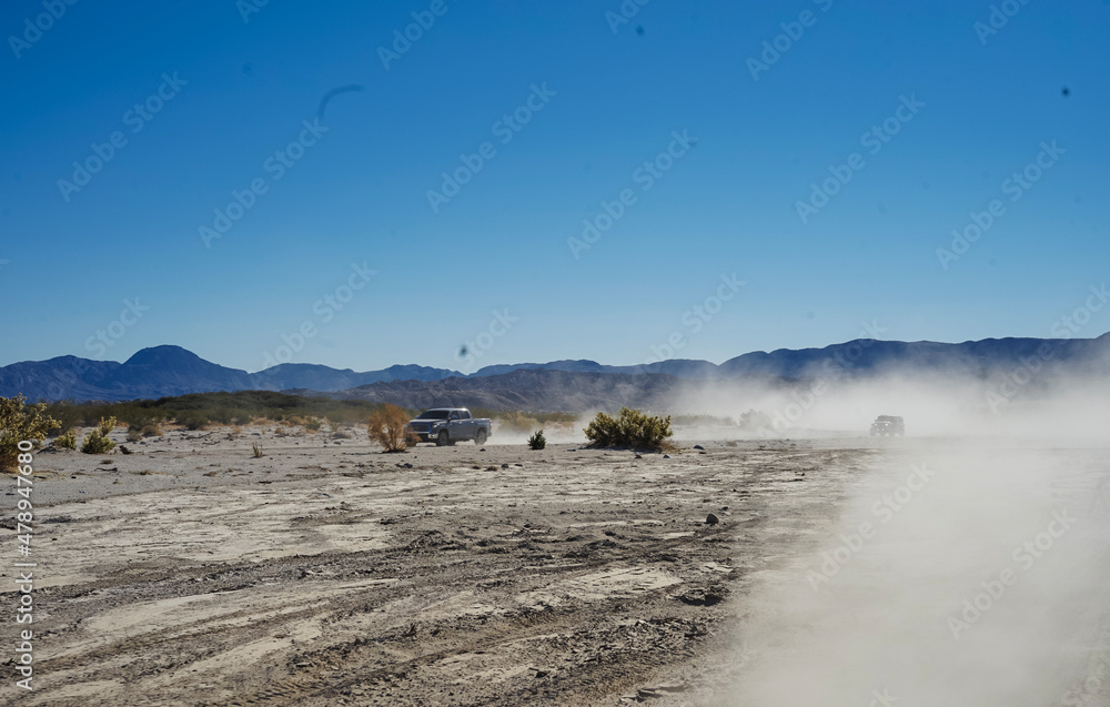 砂漠を４WDで走る