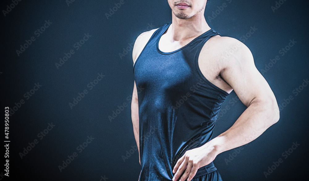 腕の筋肉を鍛える男性 Stock Photo Adobe Stock