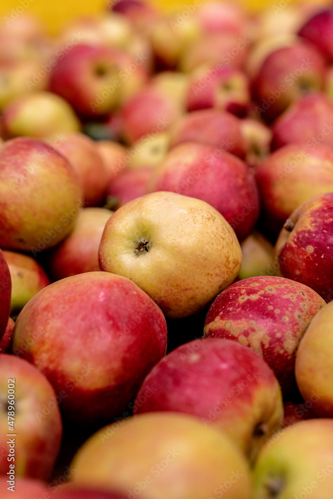 Red Apples Red Apples