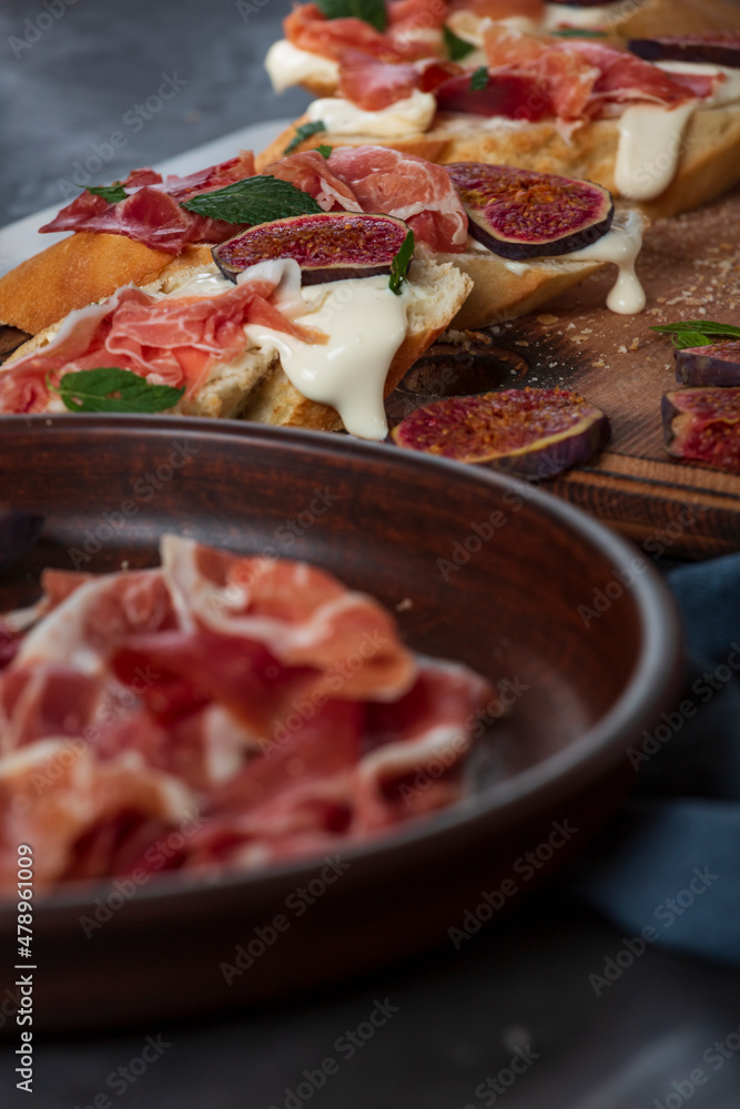 Obraz premium spanish appetizers with wine