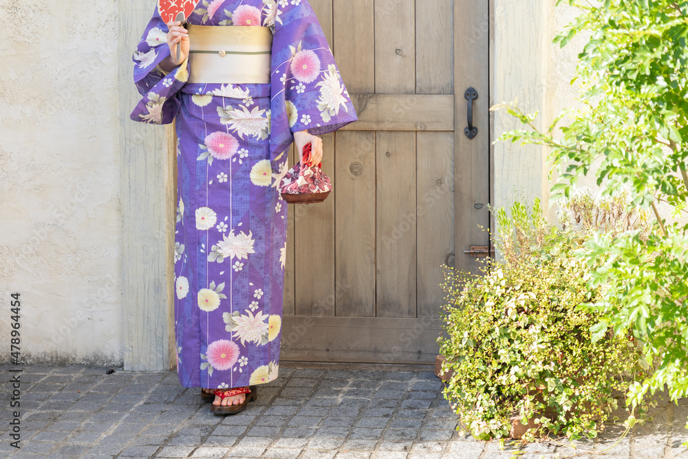 浴衣を着た若い女性 浴衣を着た若い女性