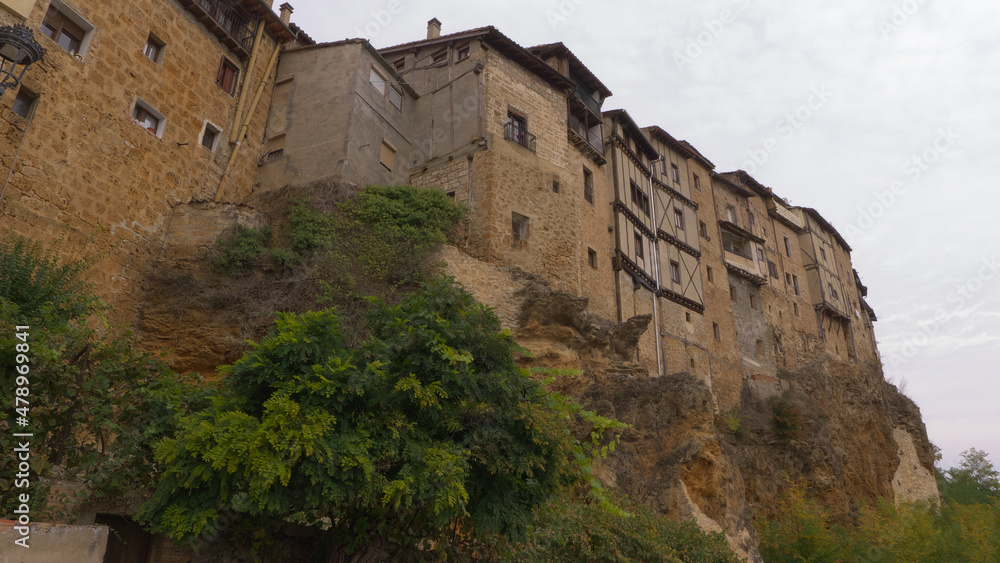 Risks architecture in these hanging houses Risks architecture in these hanging houses