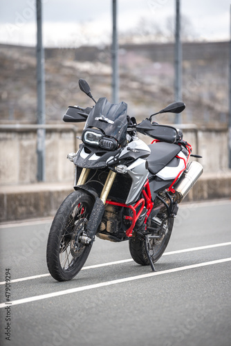 Reiseenduro auf Rennstrecke