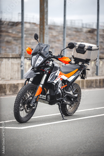 Reiseenduro auf Rennstrecke