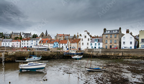 фотографія St Monans Harbour, St Monans, Anstruther, Scotland - Cloudy conditions with the tide out revealing small sailing boats aground on the harbour floor