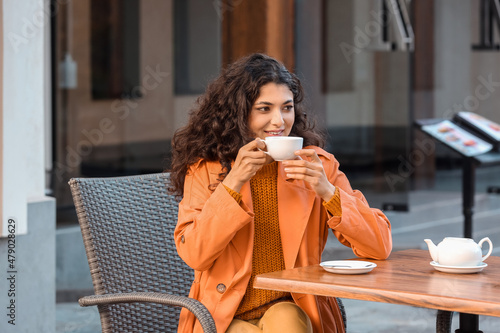Beautiful woman drinking te...