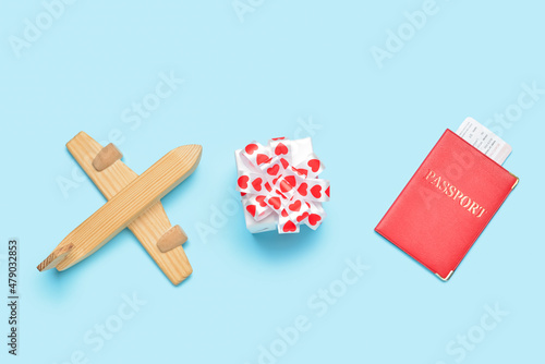 Wooden airplane with gift a...