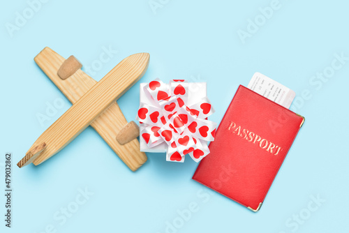 Wooden airplane with gift a...