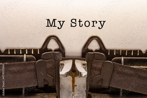 Alte Schreibmaschine mit den Buchstaben "My Strory"
