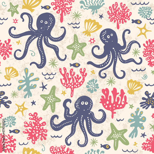 Cute seamless pattern with underwater live: octopus, starfish, squid, jellyfish. Vector tropical background.
