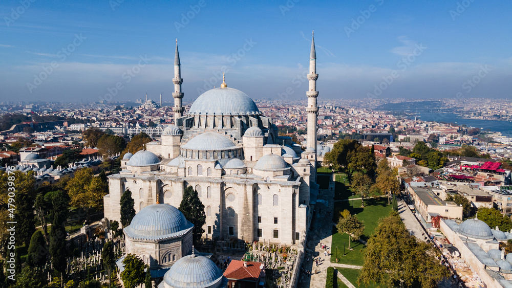 Fototapeta premium Aerial view of Suleymaniye Mosque with four minaret in Istanbul,Turkey