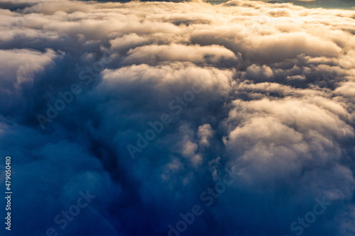 Fototapeta Naklejka Na Ścianę i Meble -  Thick layer of white clouds above mountains at sunrise