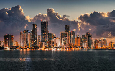 Acrylglasbilder Skyline Miami Florida Skyline Panorama mit Wolken  © Alberto GV PHOTOGRAP