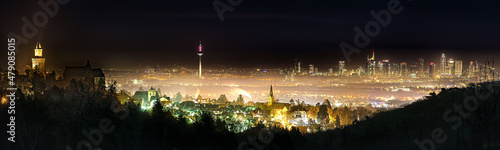 Blick auf Frankfurt/Main bei Nacht von Kronberg photo