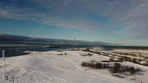 flying over the snow at garry point park, Canadá