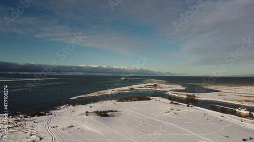 flying over the snow at garry point park, Canadá