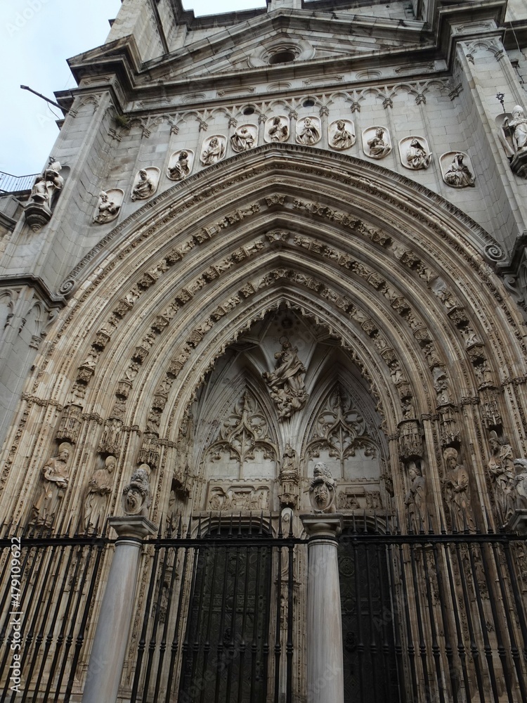 [Spain] The facade of Toledo Cathedral (Toledo)