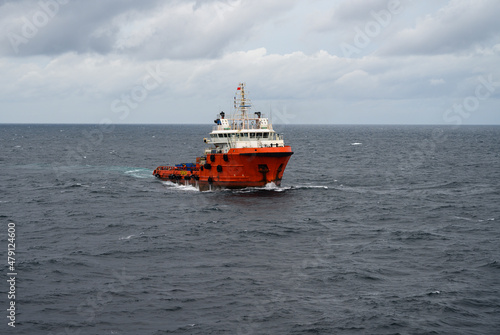 Sea tow in the high sea