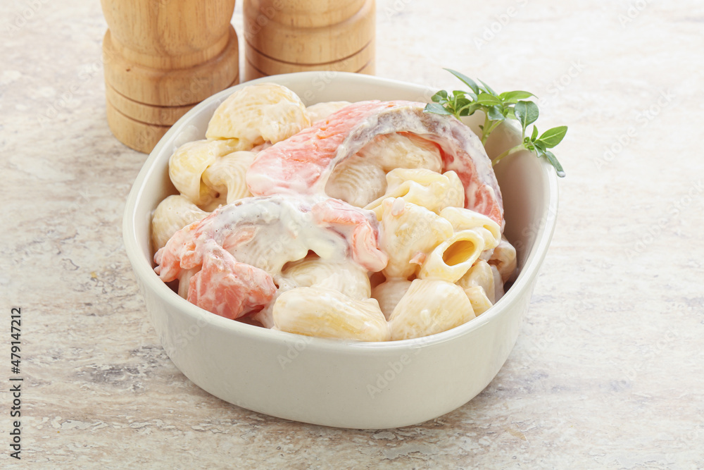 Pasta with salmon and cream cheese